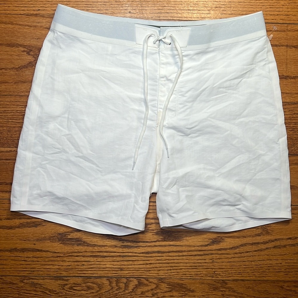 Simple White Nilon Pull On Low Rise Light Weight Athletic Shorts A38
